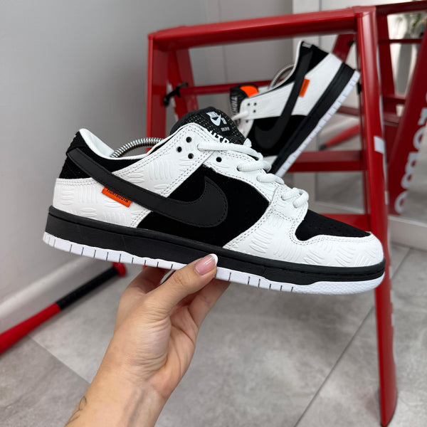 NK Dunk Low Face Towel Panda – Estilo Ícono con Textura Única