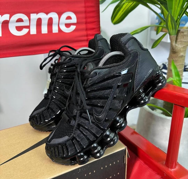 Nk Shox TL Triple Black – Tecnología y Estilo Futurista 🔥