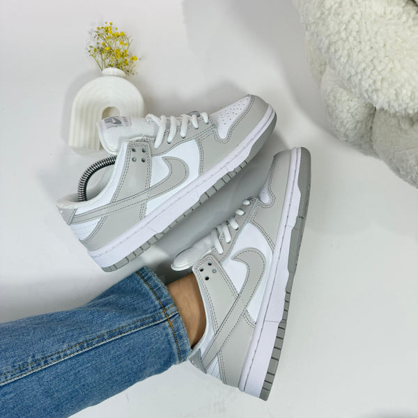NK Dunk Low Photon Dust – Estilo Minimalista en Blanco y Gris