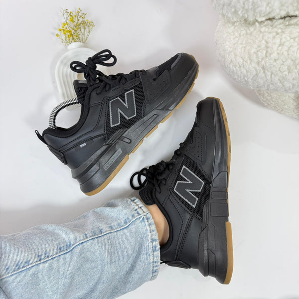 NB 997 Black Gum – Estética Futurista con Estilo Sólido