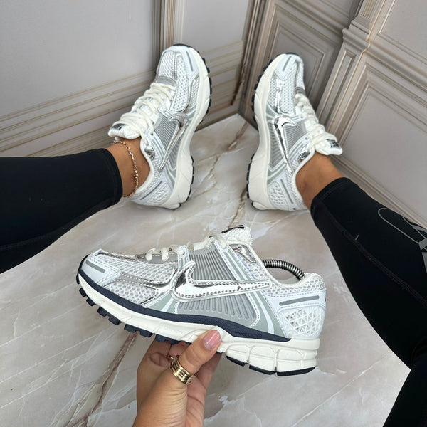 NK Vomero 5 Metallic Silver – Comodidad y Estilo Retro 🔥
