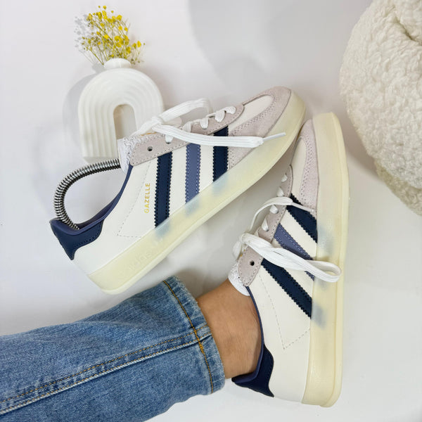 ADDS Gazelle Blanco/Azul – Estilo Retro y Versatilidad Clásica