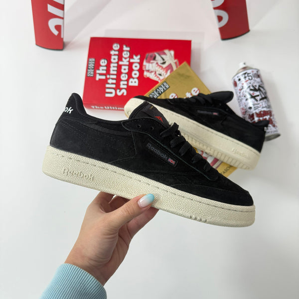 Reebk Club C 85 Black Suede – Retro Elegante y Estilo Urbano
